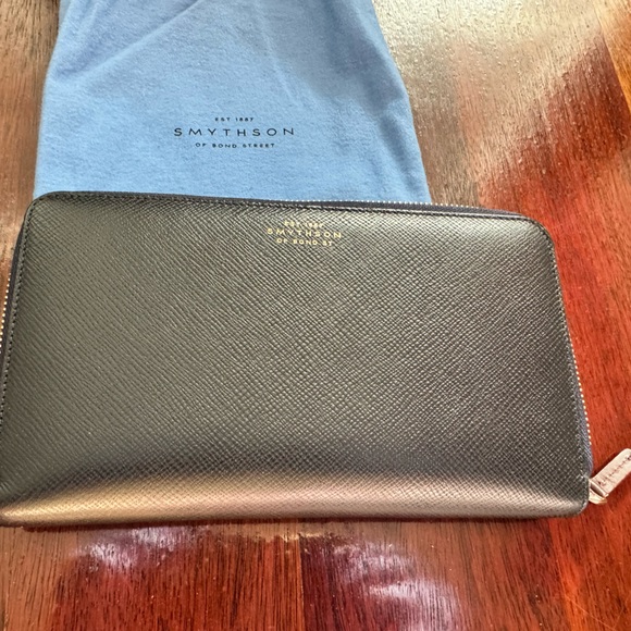 Smythson Dark Navy Travel Zip Wallet - Picture 3 of 6
